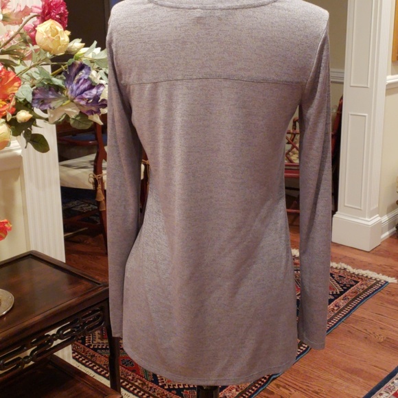 Vince Gray/Silver Metallic Long Sleeve XS EUC - Picture 3 of 3
